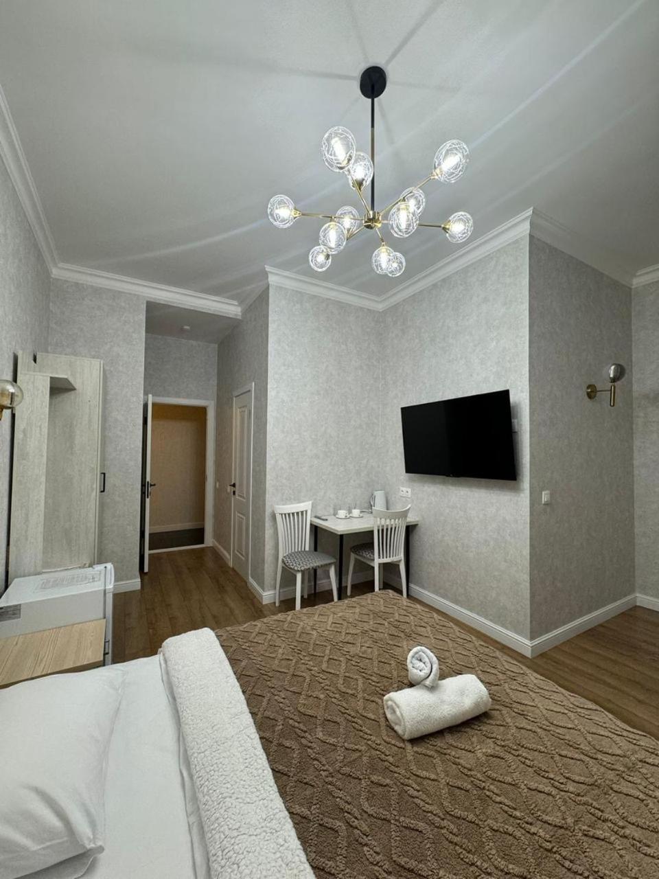 Rose Art Hotel アスターナ エクステリア 写真
